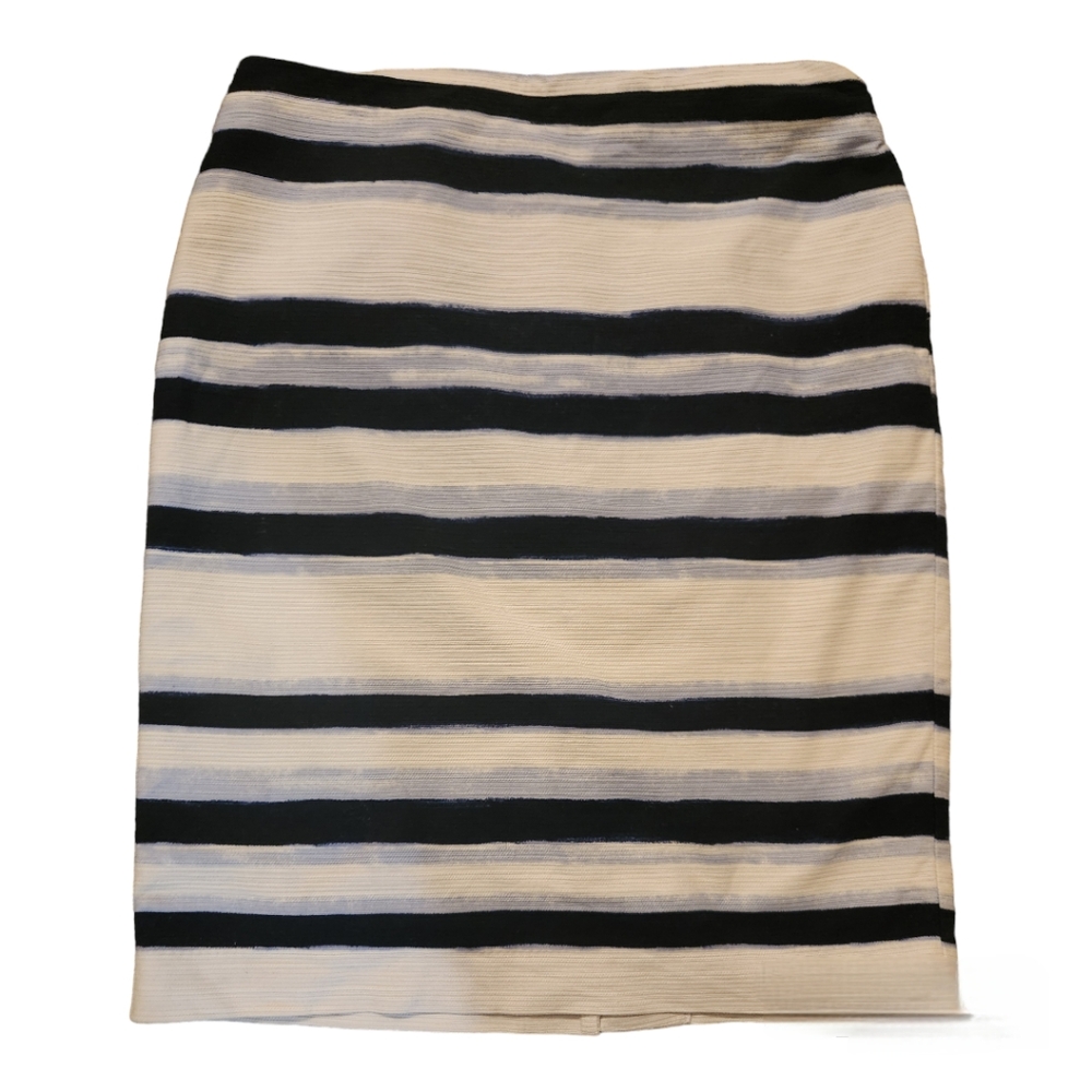 Ann Taylor - Blue/White Textured Pencil Skirt. Size 8